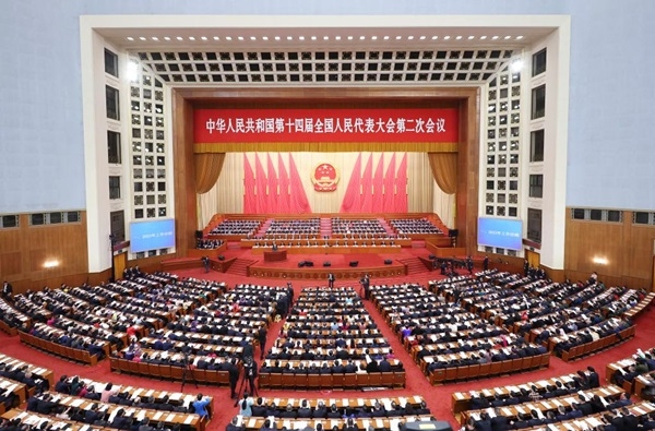 聚焦新能源車！今年兩會(huì)李書福/雷軍/何小鵬等提了這些建議