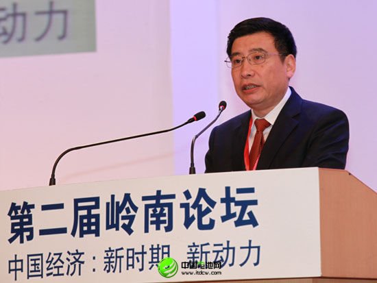 “第二屆嶺南論壇”于2013年3月31日在廣州舉行。上圖為工業和信息化部部長、黨組書記苗圩。(圖片來源：新浪財經 梁斌 攝)