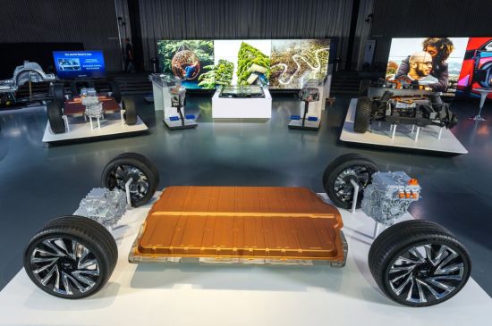 通用汽車在沃倫技術中心發布第三代電動車平臺及Ultium電池 圖片來源:通用汽車 通用汽車在沃倫技術中心發布第三代電動車平臺及Ultium電池 圖片來源:通用汽車