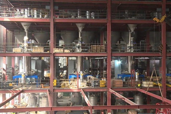 蜂巢能源百億級(jí)項(xiàng)目加速建設(shè) 10萬噸磷酸鐵鋰產(chǎn)線投產(chǎn)在即