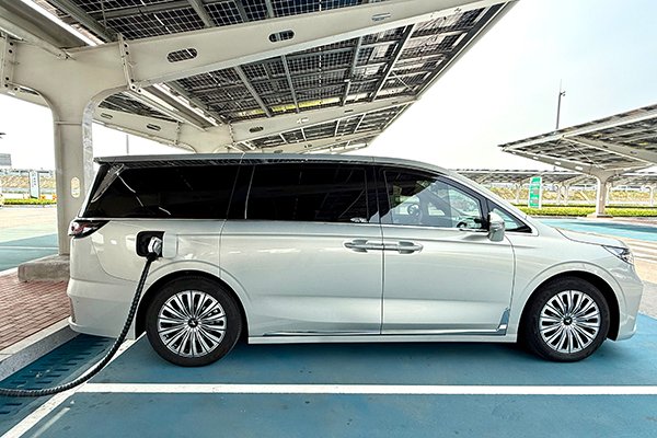 7月新能源乘用車批發(fā)銷量超118萬(wàn)輛 廠商出口21.3萬(wàn)輛