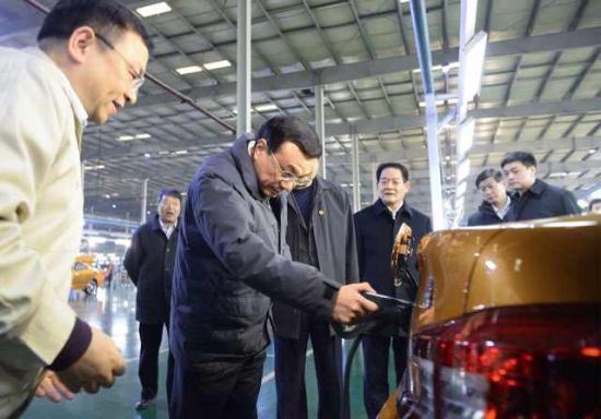 李克強(qiáng)考察電動(dòng)汽車(chē)研發(fā)：向污染宣戰(zhàn)！