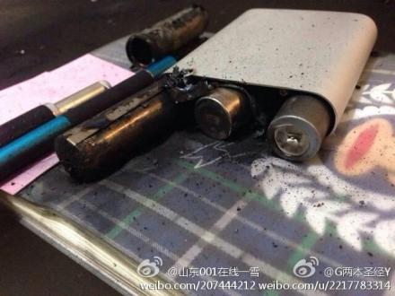 網(wǎng)友微博曝小米移動電源半夜自燃 滅火及時