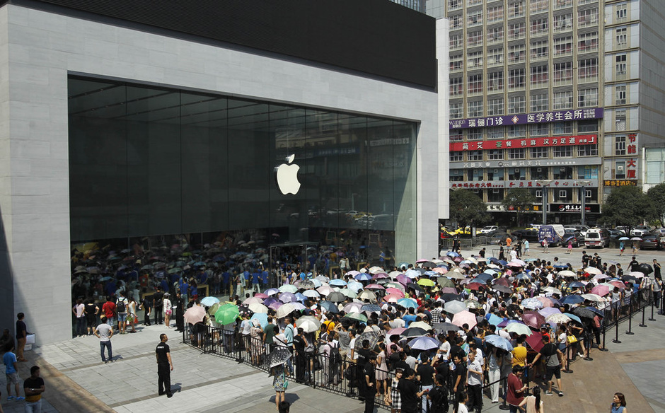 apple雄起！重慶首家蘋果直營開幕三千人排隊搶購