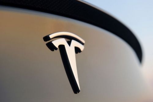 特斯拉發(fā)聲明：占寶生無償棄用“TESLA”標識