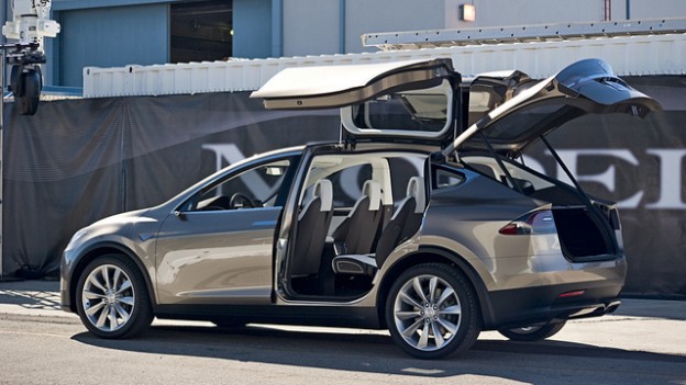 美國電動(dòng)車制造商特斯拉(Tesla Motors)發(fā)布家用電力儲(chǔ)存系統(tǒng) 美國電動(dòng)車制造商特斯拉(Tesla Motors)發(fā)布家用電力儲(chǔ)存系統(tǒng)