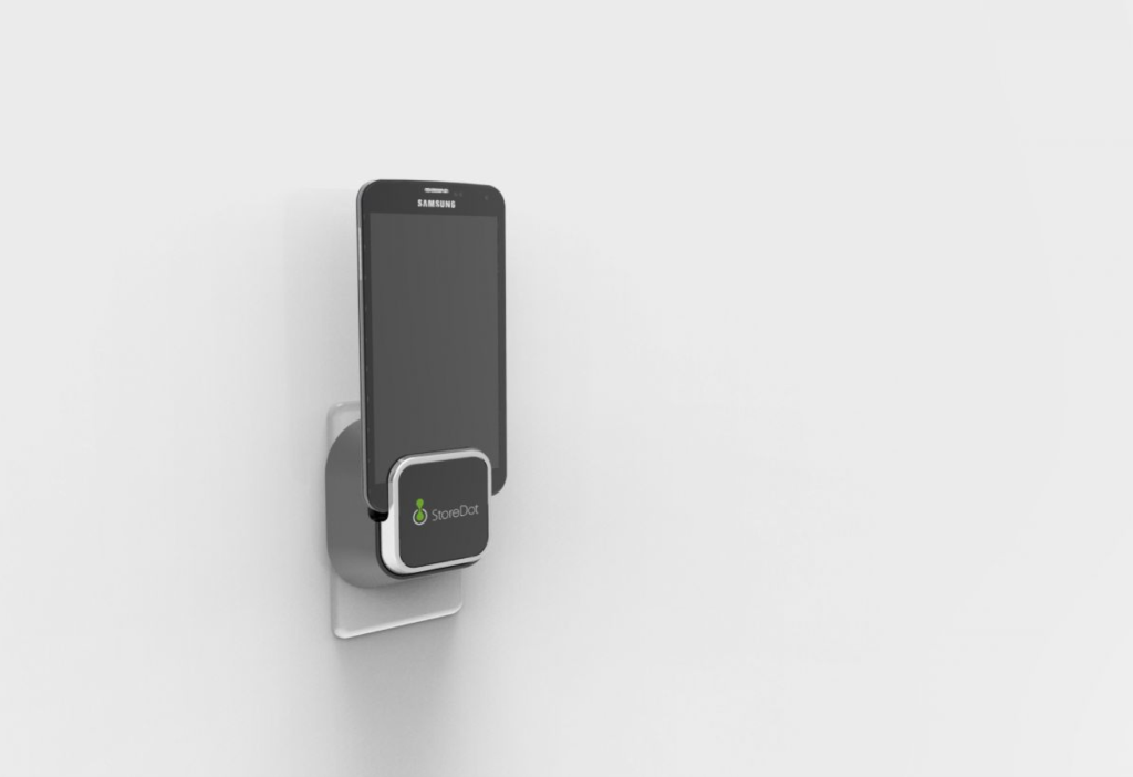 由初創(chuàng)公司StoreDot研發(fā)，供手機(jī)使用的快速充電電池。這類電池有一天可能會(huì)被應(yīng)用于電動(dòng)汽車