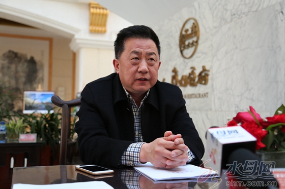 市人大代表、煙臺(tái)舒馳客車有限責(zé)任公司董事長(zhǎng)、總經(jīng)理于忠國(guó)