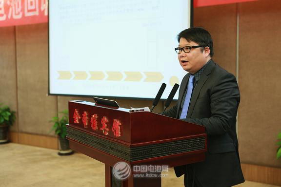 贛州市豪鵬科技有限公司總經(jīng)理區(qū)漢成主持會議 贛州市豪鵬科技有限公司總經(jīng)理區(qū)漢成主持會議