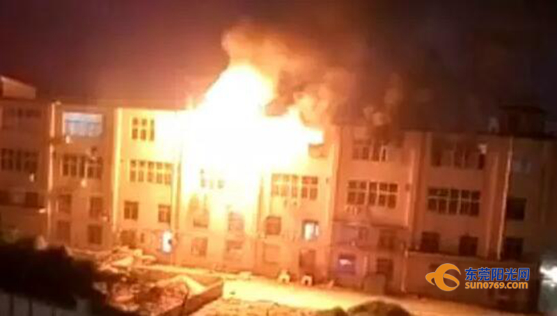 廣東深圳：中準能源廢舊圓柱鋰電池堆冒煙起火 無傷亡