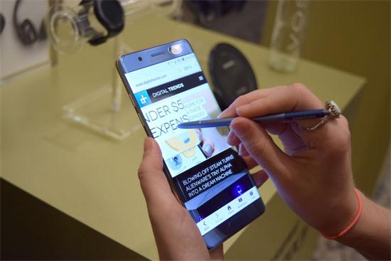 換機也不能解決問題!三星Note 7替換電池過熱并很快沒電 換機也不能解決問題!三星Note 7替換電池過熱并很快沒電
