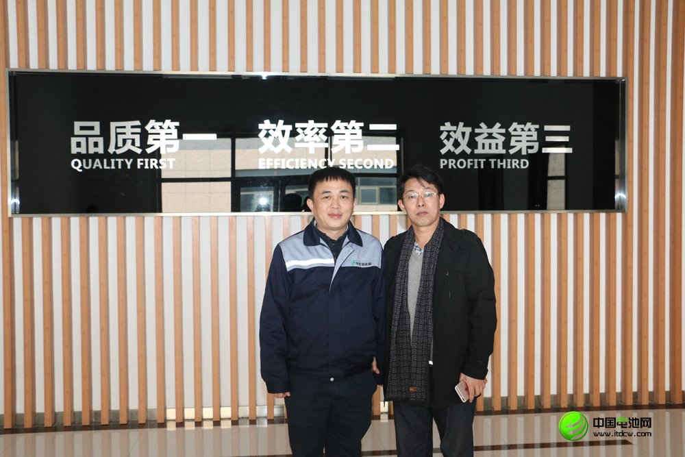 中科華聯董事長郅立鵬(左)接受中國電池網創始人于清教采訪 中科華聯董事長郅立鵬(左)接受中國電池網創始人于清教采訪