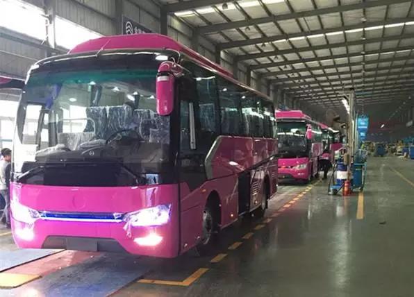 廈門(mén)金龍旅行車(chē)成功下線(xiàn) 裝配雄韜EV動(dòng)力電池