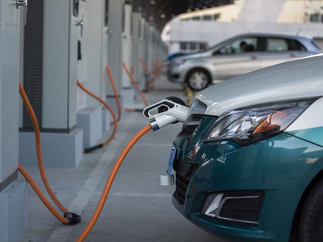 中國新能源汽車駛入“深水區”:騙補期終結,迎來技術和商業高度競爭 中國新能源汽車駛入“深水區”:騙補期終結,迎來技術和商業高度競爭