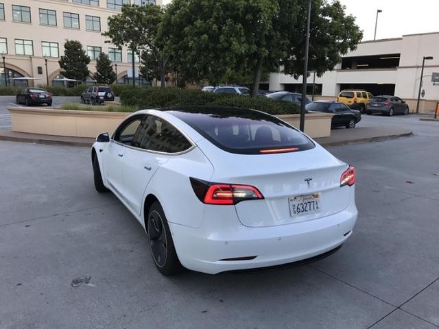 Model 3新照揭開最終版設計 續航可達483公里 Model 3新照揭開最終版設計 續航可達483公里