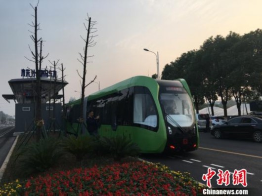 全球首列智軌列車實現上路運行 未來可無人駕駛 全球首列智軌列車實現上路運行 未來可無人駕駛