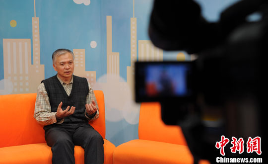 清華大學汽車工程開發研究院常務副院長，汽車安全與節能國家重點實驗室副主任宋健