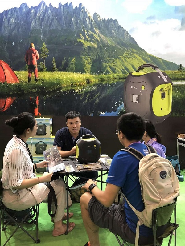 電小二亮相2018亞洲戶外展 展示最新戶外電源系列產品 電小二亮相2018亞洲戶外展 展示最新戶外電源系列產品