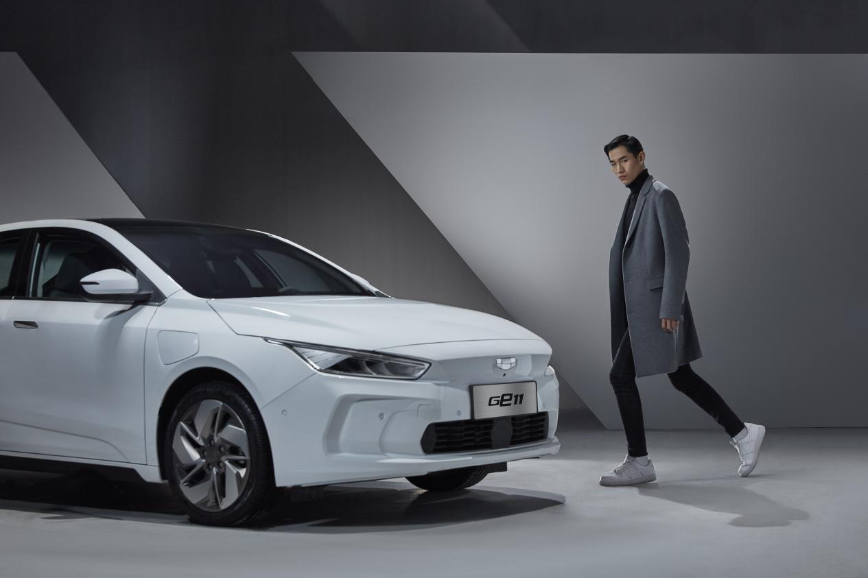吉利純電動(dòng)車型GE11高清圖曝光：新車標(biāo)曝光 對(duì)標(biāo)Model 3
