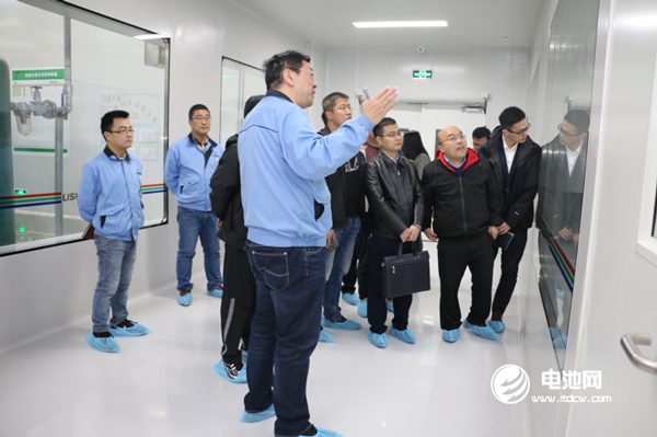 中國電池新能源產業(yè)鏈調研團一行參觀調研力神蘇州工廠