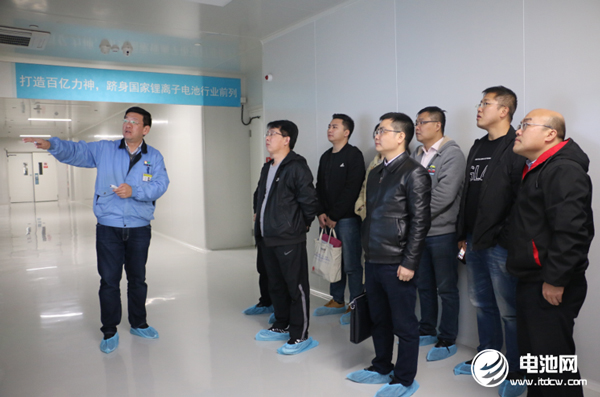 中國電池新能源產業(yè)鏈調研團一行參觀調研力神蘇州工廠