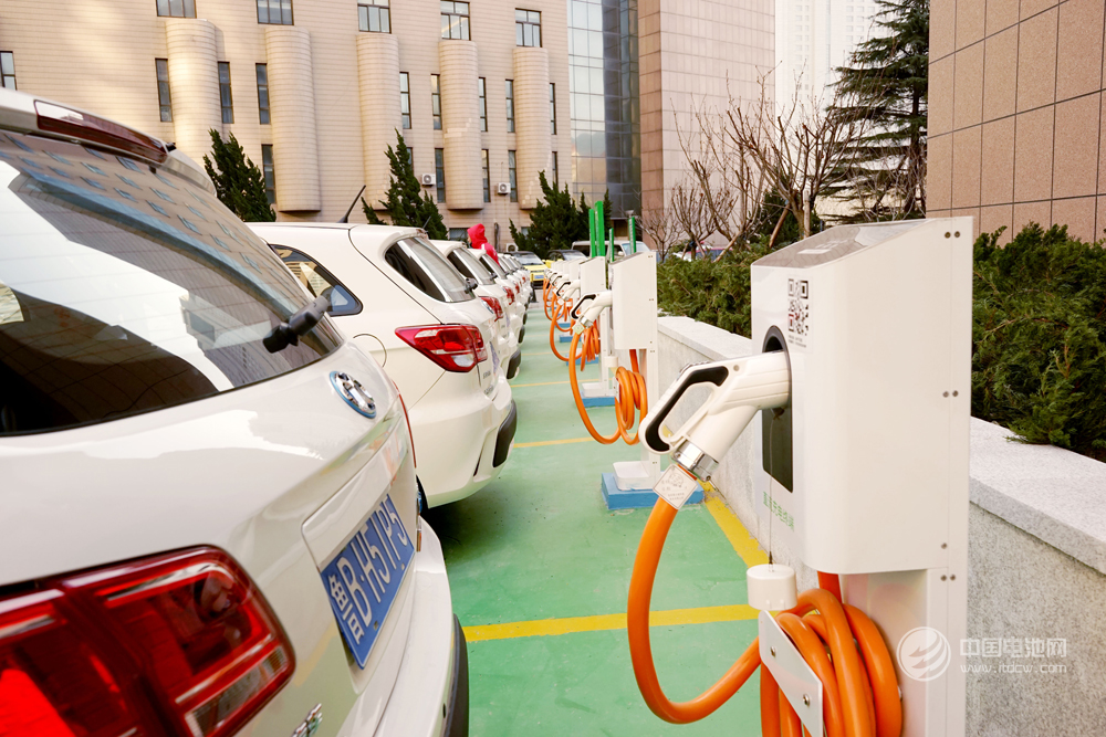 電池起火事件頻發 廢除“白名單”：新能源汽車電池行業劇變