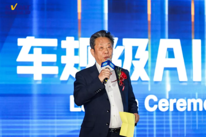 世界汽車聯(lián)合會(huì)主席、中國(guó)汽車動(dòng)力電池產(chǎn)業(yè)創(chuàng)新聯(lián)盟理事長(zhǎng)董揚(yáng)
