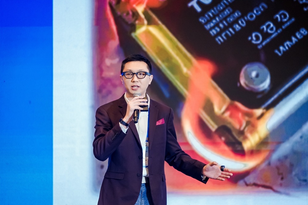 豪鵬科技“軟甲固電”發(fā)布 固態(tài)電池“三步走”路線圖披露